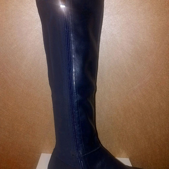 Gently worn Dan Sara 2 tone pair of boots - Picture 6 of 10